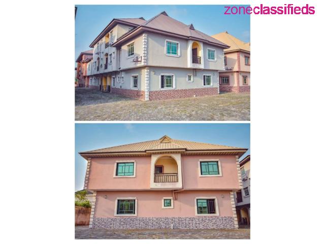 3BDR Flats For Sale within a High Security Estate in Sangotedo (Call 08157561955) - 4/5