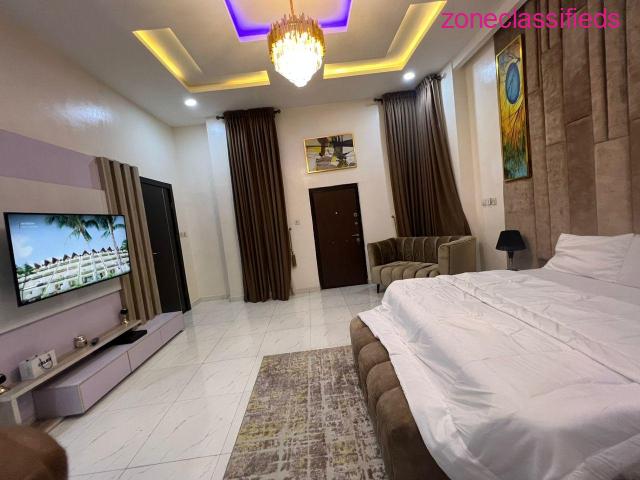 SHORT-STAY ROOMS IN A LUXURIOUSLY 4BED DUPLEX IN A SECURED ESTATE (CALL 08139209392) - 9/10
