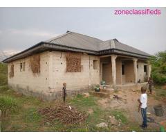 4Bed with 4 Toilets in 2 Flats Bungalow on a Full Plot of Land at Ikorodu (Call 08182072342) - Image 1/2