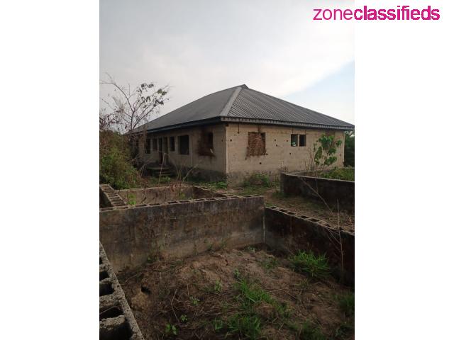 4Bed with 4 Toilets in 2 Flats Bungalow on a Full Plot of Land at Ikorodu (Call 08182072342) - 2/2