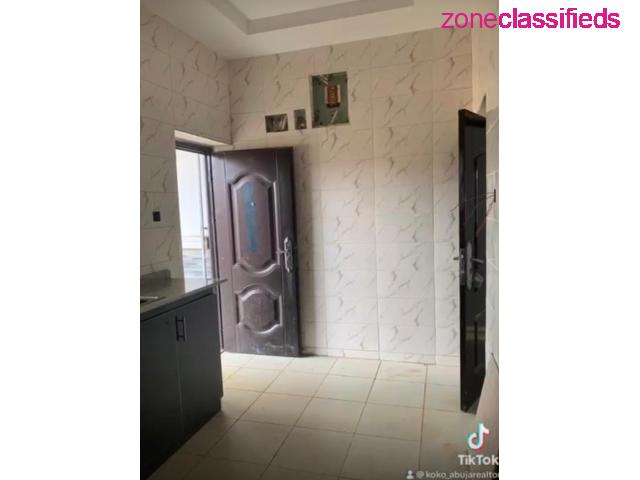 3 Bedroom Terrace For Sale in a Fully Occupied Estate in Lifecamp, Abuja (Call 08050392528) - 8/10