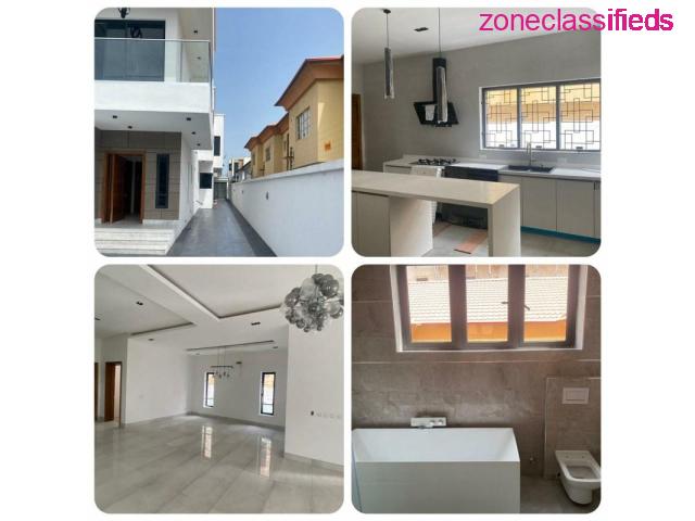 Exquisitely and Tastefully finished 5 Bedroom Duplex, with 2 room BQ in the heart of Lekki - 1/4