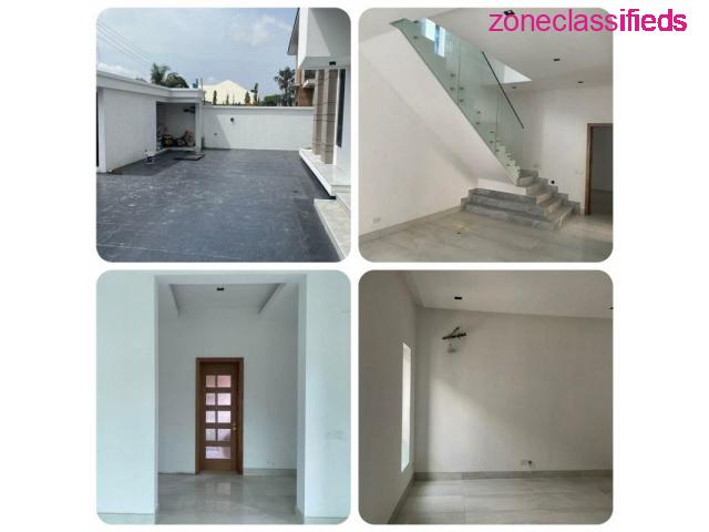 Exquisitely and Tastefully finished 5 Bedroom Duplex, with 2 room BQ in the heart of Lekki - 3/4