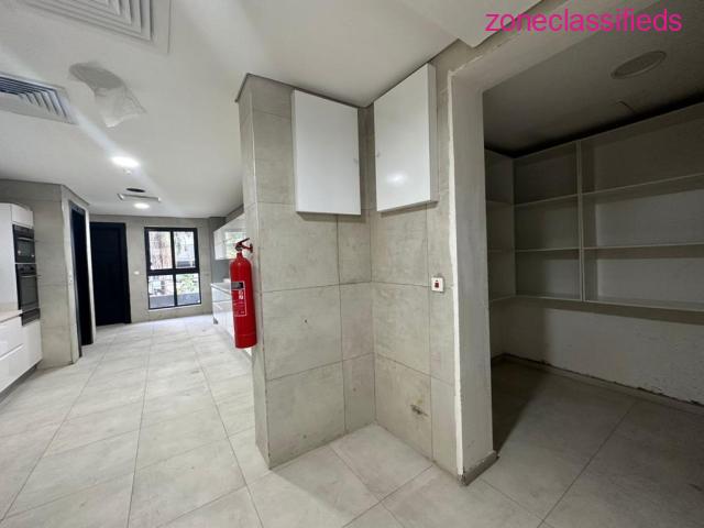 LUXURY WELL FINISHED 3 BEDROOM FLAT WITH A BQ FOR SALE AT OLD IKOYI (CALL 09121189076) - 2/9