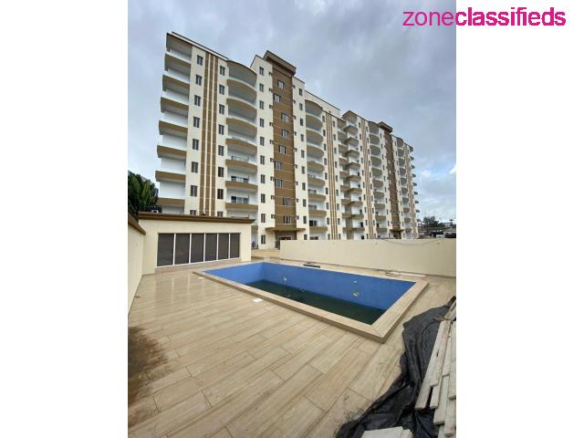 FOR SALE - LUXURY WELL FINISHED 3 BEDROOM FLAT WITH A BQ AT VICTORIA ISLAND (CALL 09121189076) - 1/10