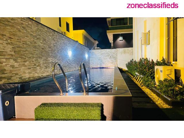 FOR SALE - FURNISHED 3 BEDROOM APARTMENT WITH SWIMMING POOL AT IKOYI (CALL 09121189076) - 10/10
