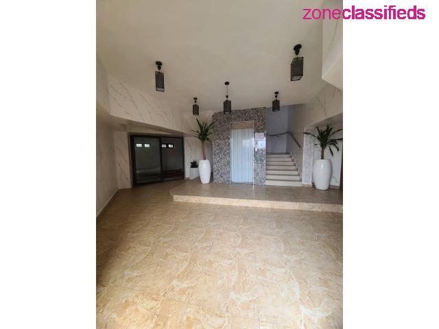 LUXURY 3 BEDROOM FLAT WITH A POOL & BQ FOR SALE AT LEKKI PHASE 1 (CALL 09121189076) - 7/10