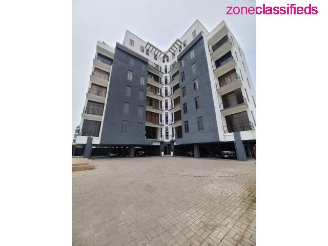 LUXURY 3 BEDROOM FLAT WITH A POOL & BQ FOR SALE AT LEKKI PHASE 1 (CALL 09121189076) - 8/10