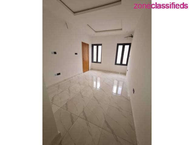 For Sale - 3 Bedroom Flat in Lekki Phase 1 (Call - 09121189076) - 9/10