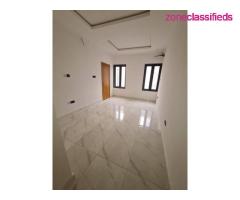 For Sale - 3 Bedroom Flat in Lekki Phase 1 (Call - 09121189076) - Image 9/10