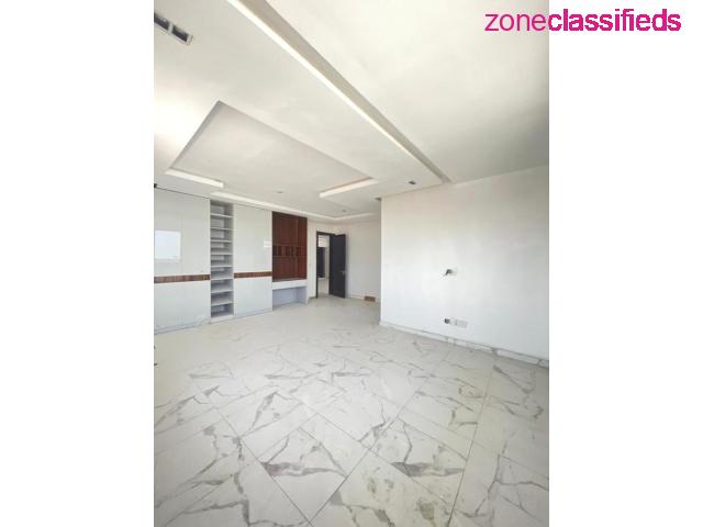 FOR SALE - LUXURY CONTEMPORARY 3 BED SPACIOUS FLAT AT LEKKI PHASE 1 (CALL 09121189076) - 4/10