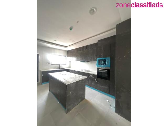 FOR SALE - LUXURY CONTEMPORARY 3 BED SPACIOUS FLAT AT LEKKI PHASE 1 (CALL 09121189076) - 9/10