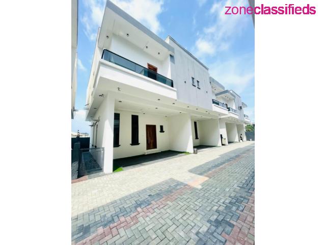 DECENTLY BUILT 4 BEDROOM COMMUNAL SEMI DETACHED DUPLEX AND A BQ AT IKATE (CALL 09121189076) - 1/10