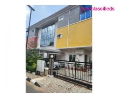Building with 4 Rooms located at Apo, Abuja (Call 08030921218)